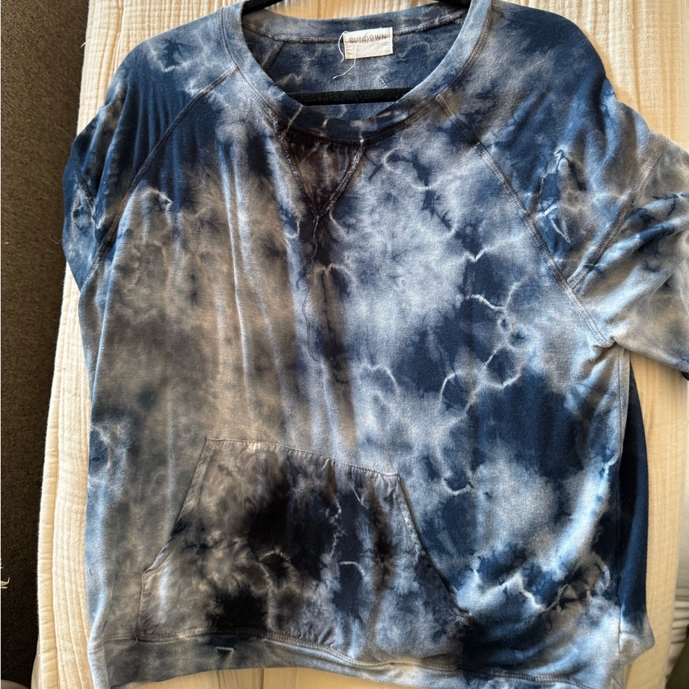 Tie-Dye Sweatshirt in Blue and White